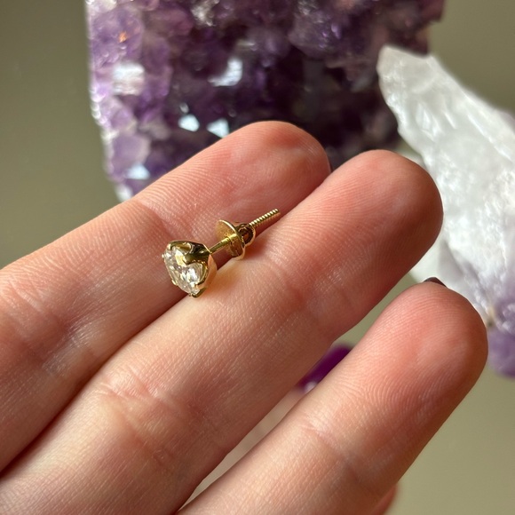 One pair 14kt yellow gold 2cttw moissanite screw back earrings - Picture 4 of 7